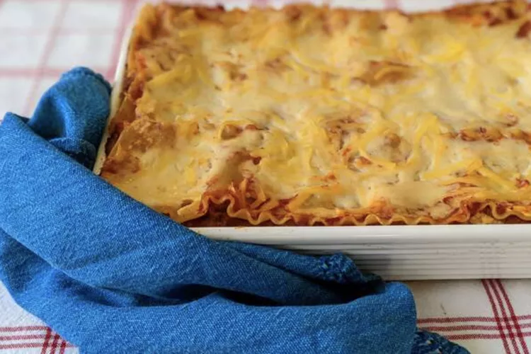 Lasaña salida del horno.